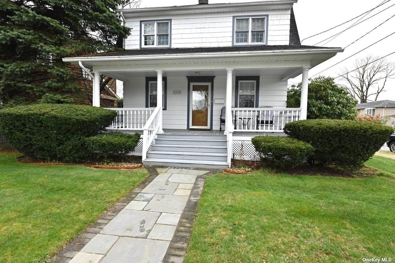 2322 Centre Avenue - Photo 1