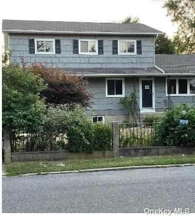 1670 3rd Avenue - Photo 1