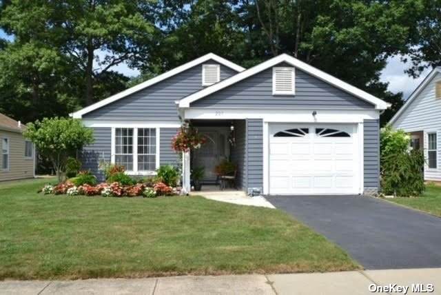 207 Kingston Drive - Photo 1