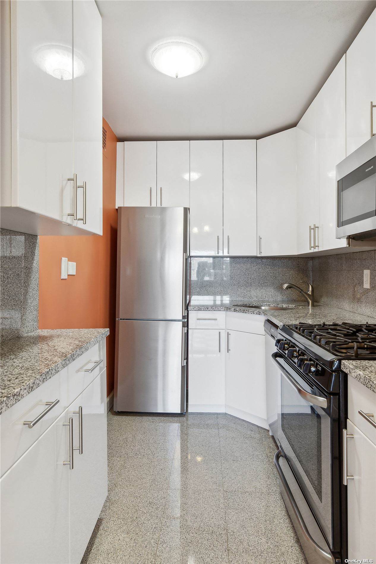 61-20 Grand Central Parkway - Photo 1