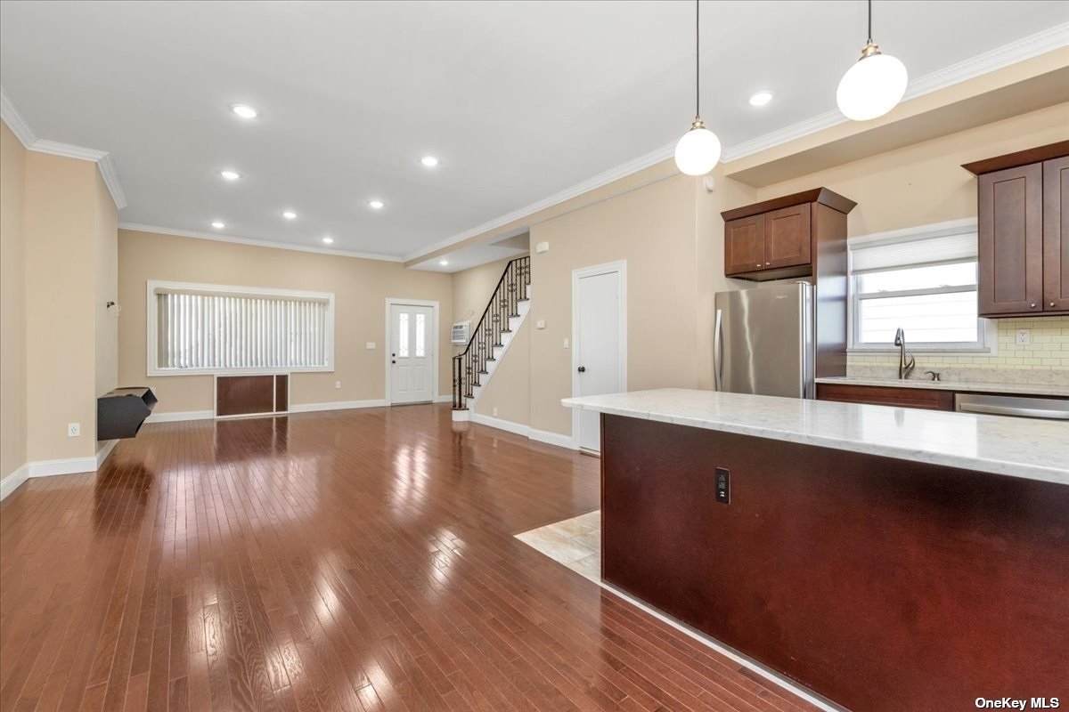 71-30 72 Place - Photo 1