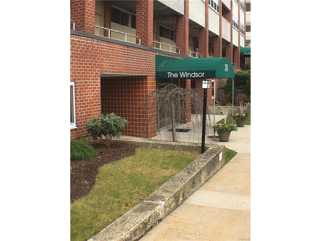 370 Westchester Avenue - Photo 1