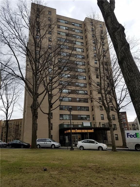 8 Fordham Hill Oval - Photo 1