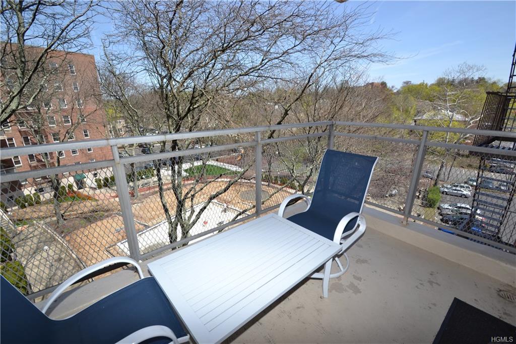 40 Cole Avenue - Photo 1
