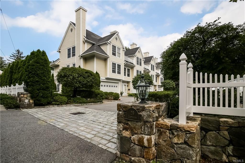 29 Carpenter Avenue - Photo 1