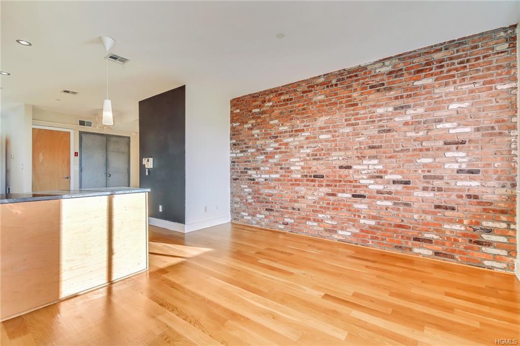 201 Spencer Street - Photo 1