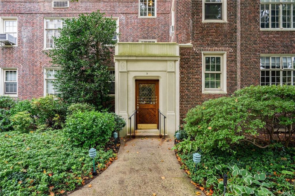 5 Tanglewylde Avenue - Photo 1