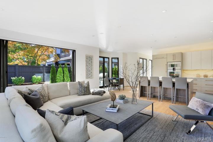 141 Milbank Avenue - Photo 1
