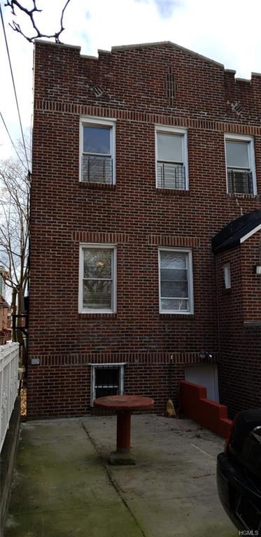 3237 Tenbroeck Avenue - Photo 1
