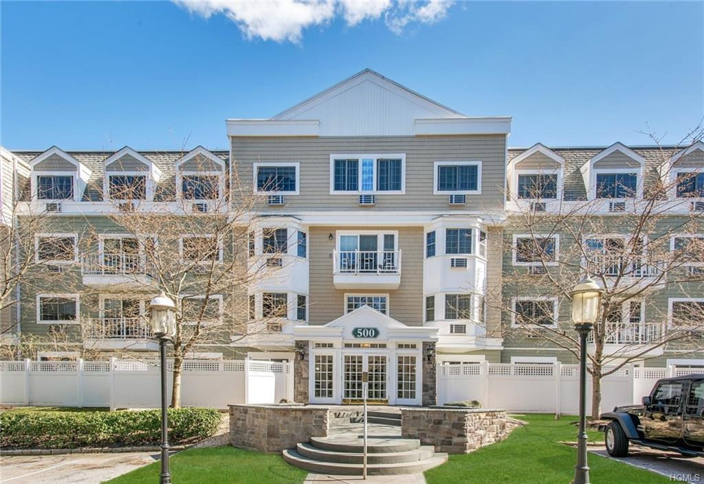 500 Pondside Drive - Photo 1