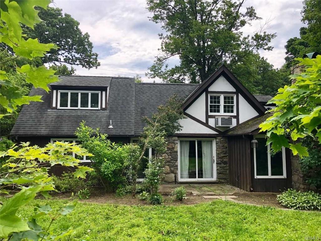 15 Rhinebeck Road - Photo 1