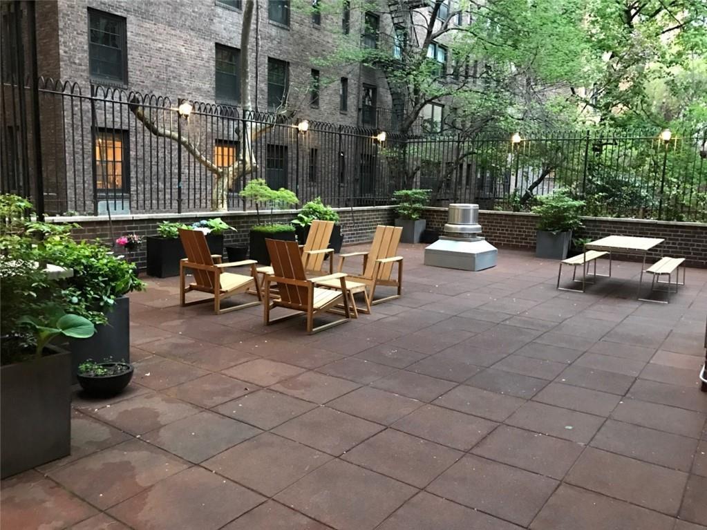 12 Beekman - Photo 1