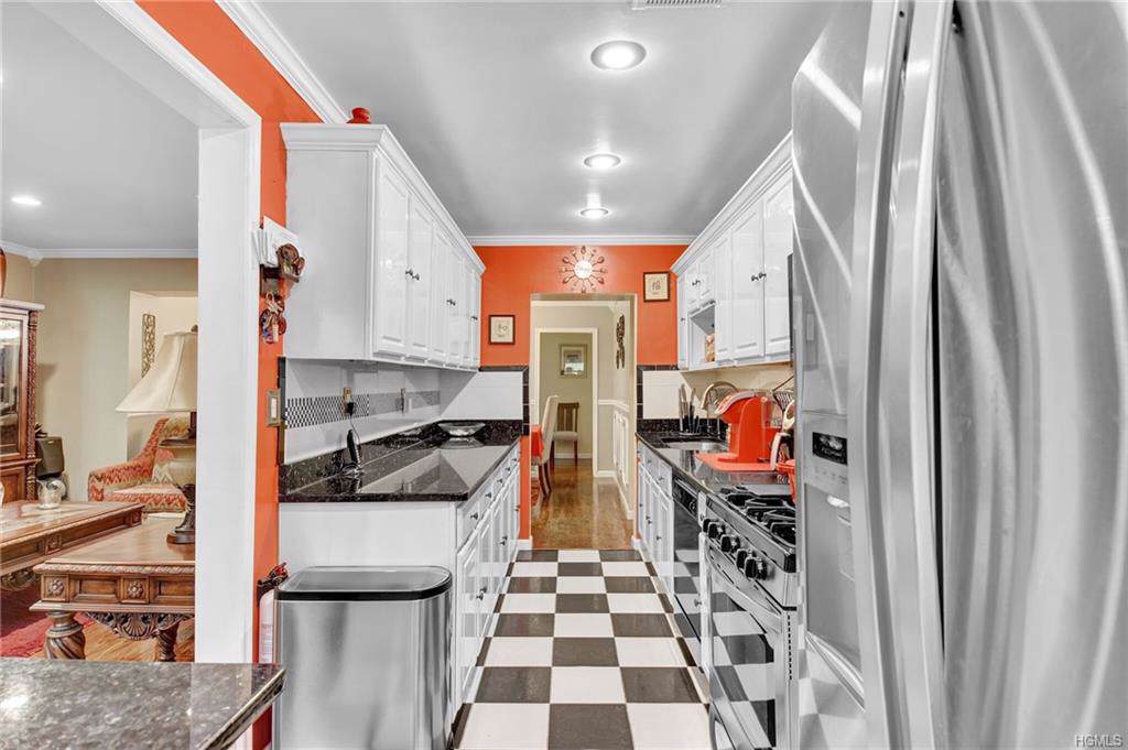 270 Broadway - Photo 1