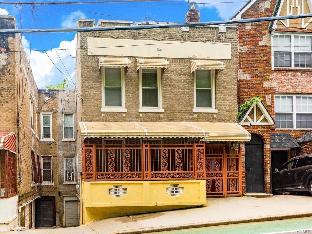 1317 University Avenue - Photo 1