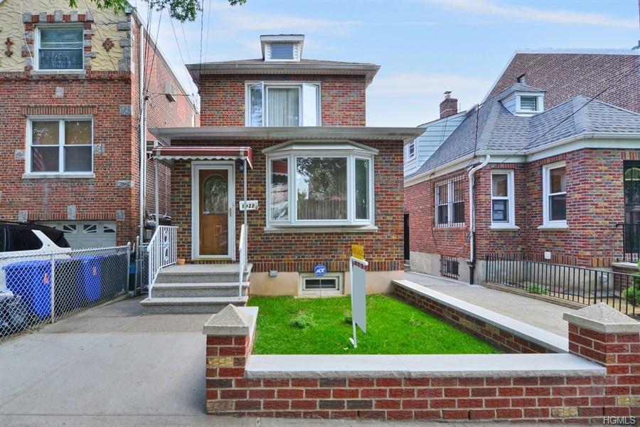 1922 Yates Avenue - Photo 1