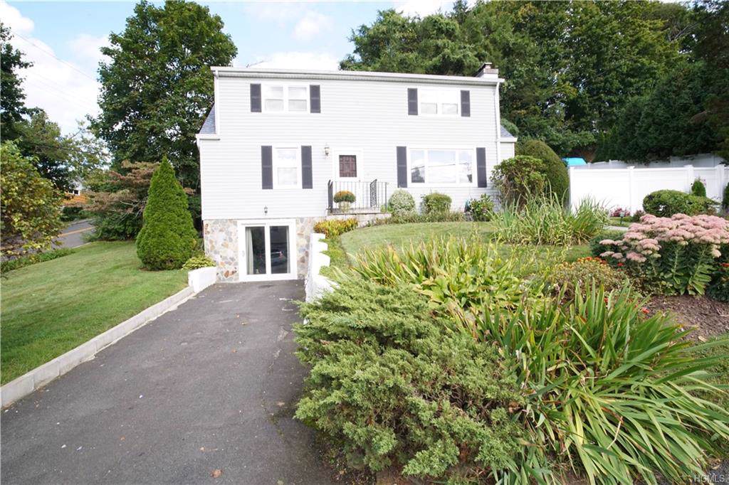 14 Lawrence Avenue - Photo 1