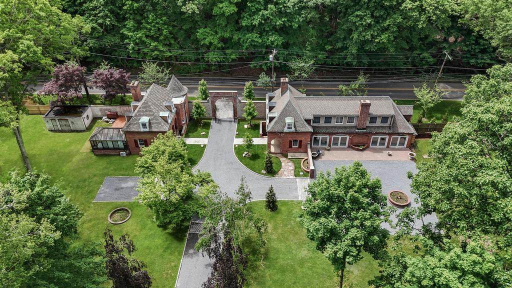 22 Brookville Road - Photo 1