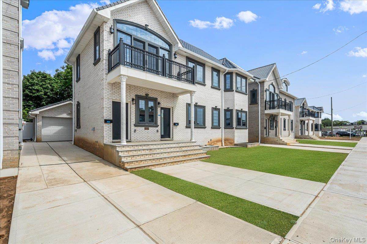 150-17 Hawtree Street - Photo 1