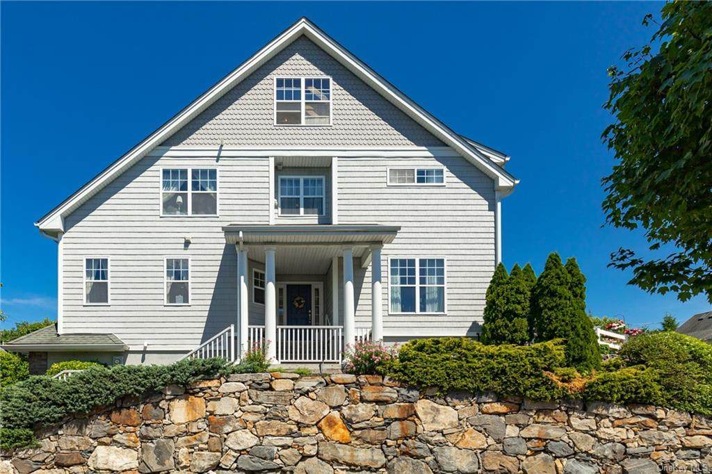 302 Bridgeview Drive - Photo 1