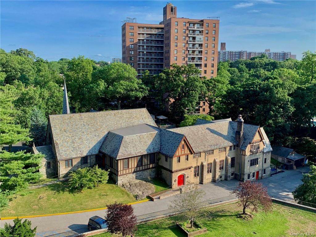 4901 Henry Hudson Parkway - Photo 1