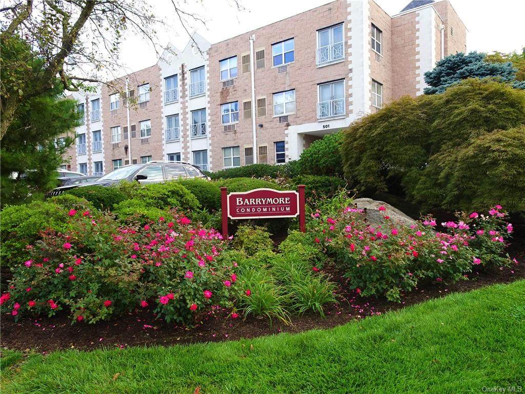 501 Barry Avenue - Photo 1