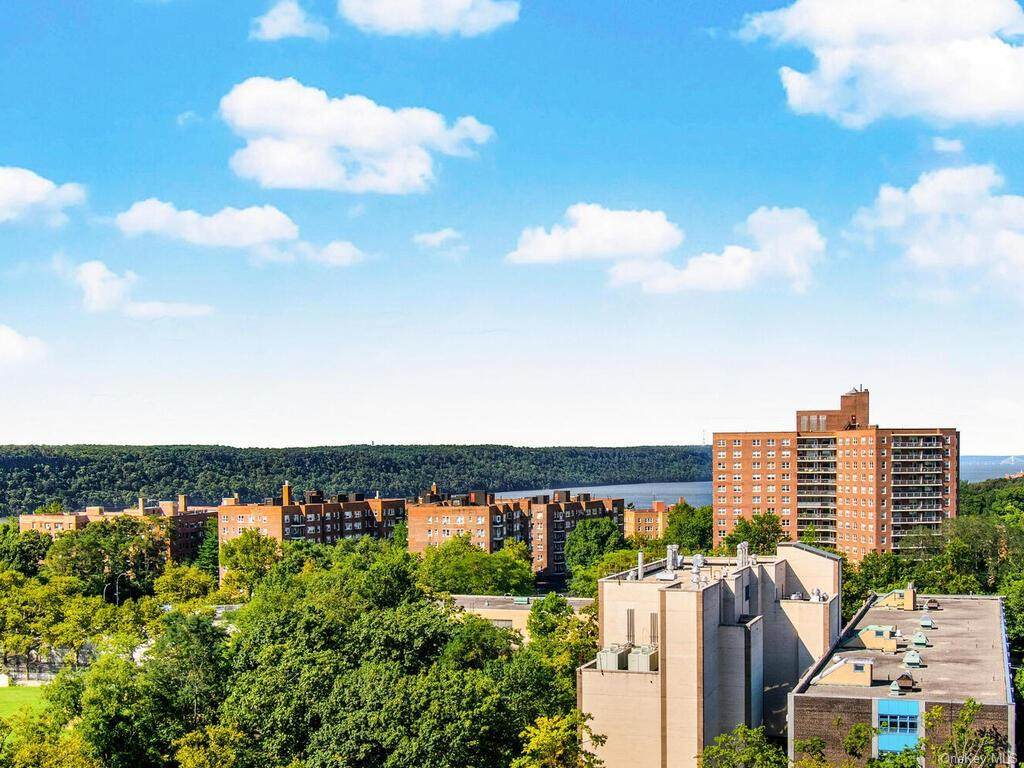 3333 Henry Hudson Parkway - Photo 1