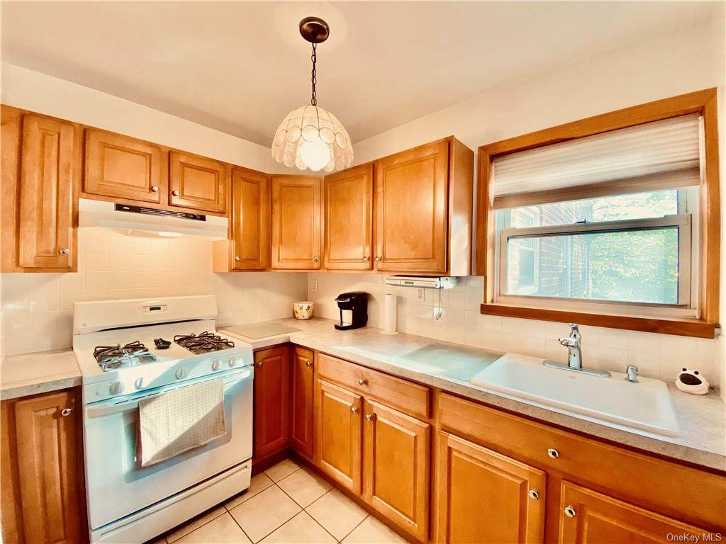 320 Broadway - Photo 1