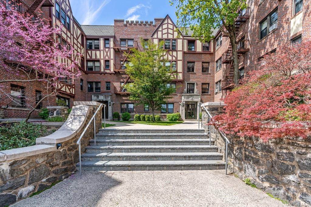 604 Tompkins Avenue - Photo 1