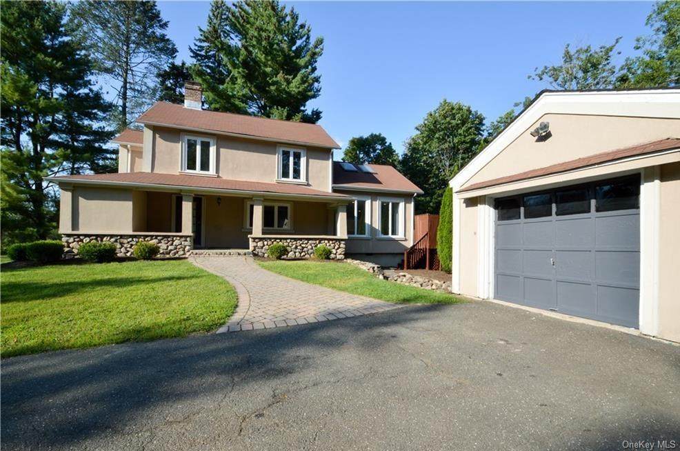 4 Arrowhead Lane - Photo 1