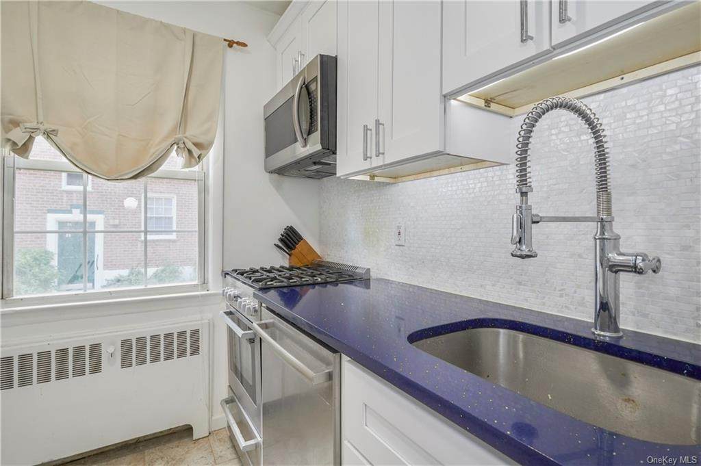 180 Pinewood Road - Photo 1