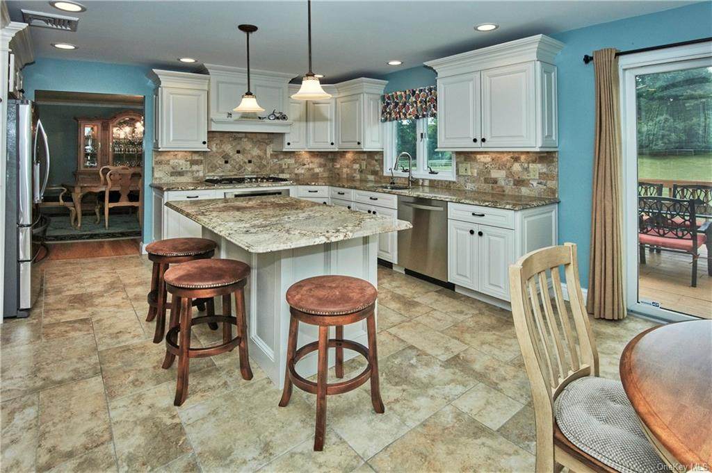 22 Jonathan Court - Photo 1