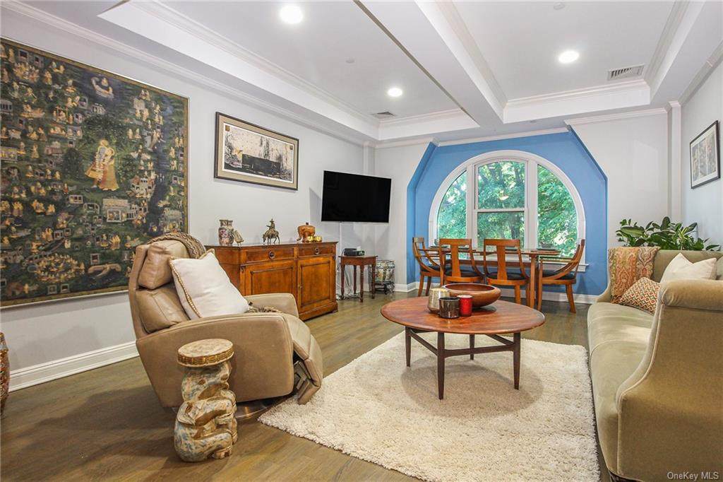 225 Stanley Avenue - Photo 1