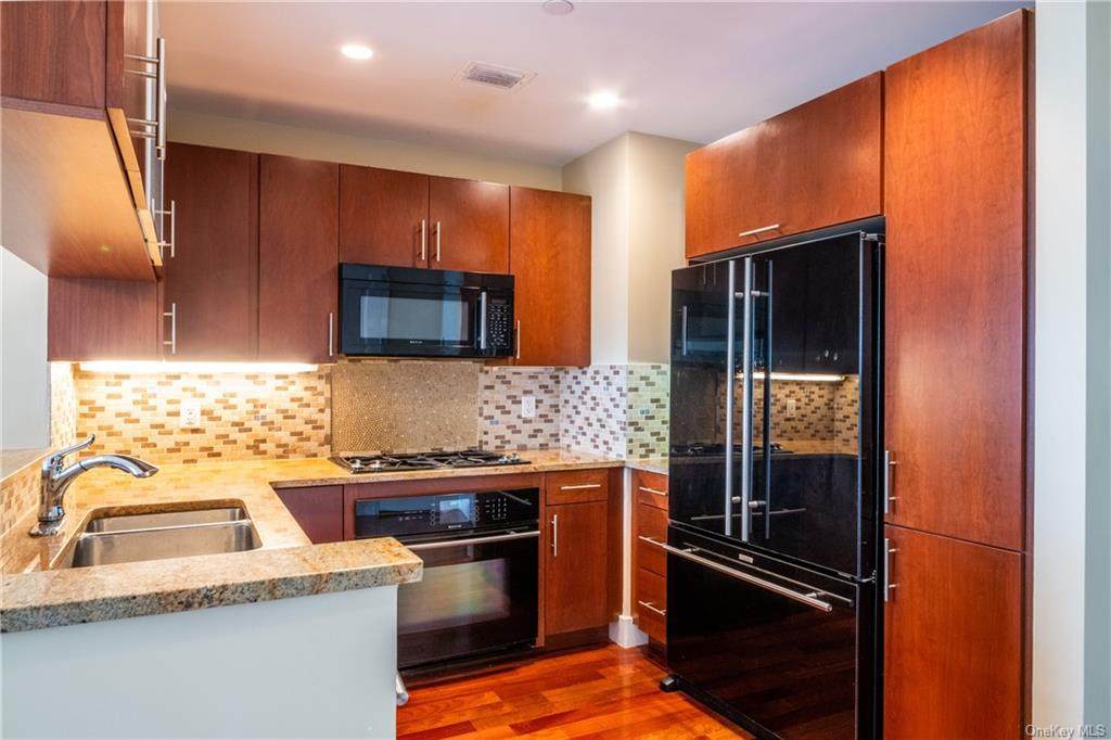 175 Huguenot Street - Photo 1