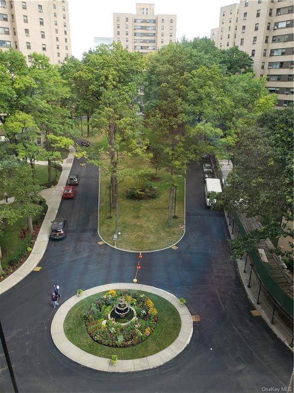 4 Fordham Hill Oval - Photo 1