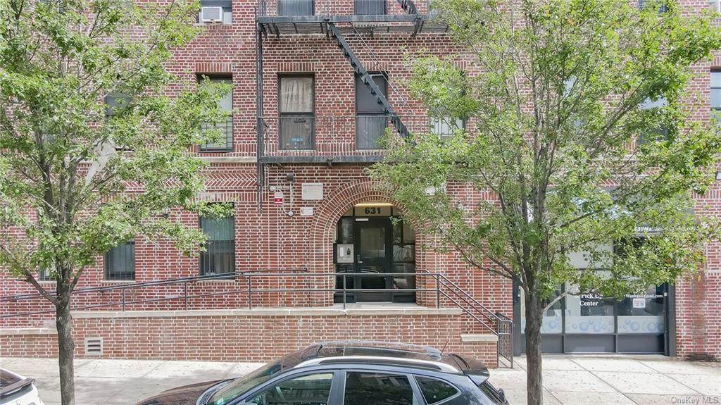 631 Academy Street - Photo 1