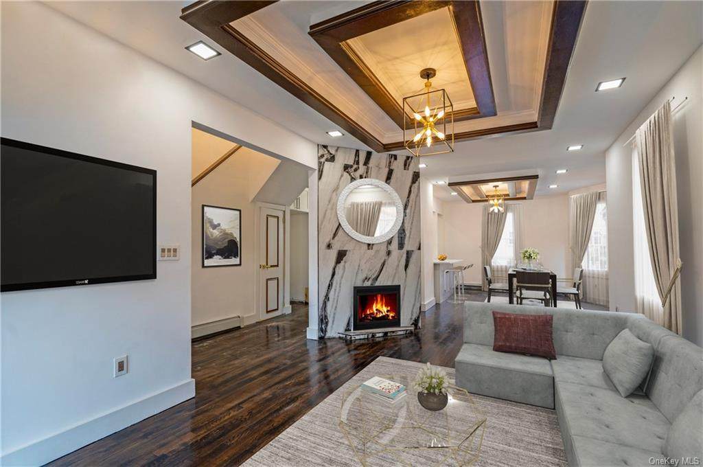 916 Clarence Avenue - Photo 1