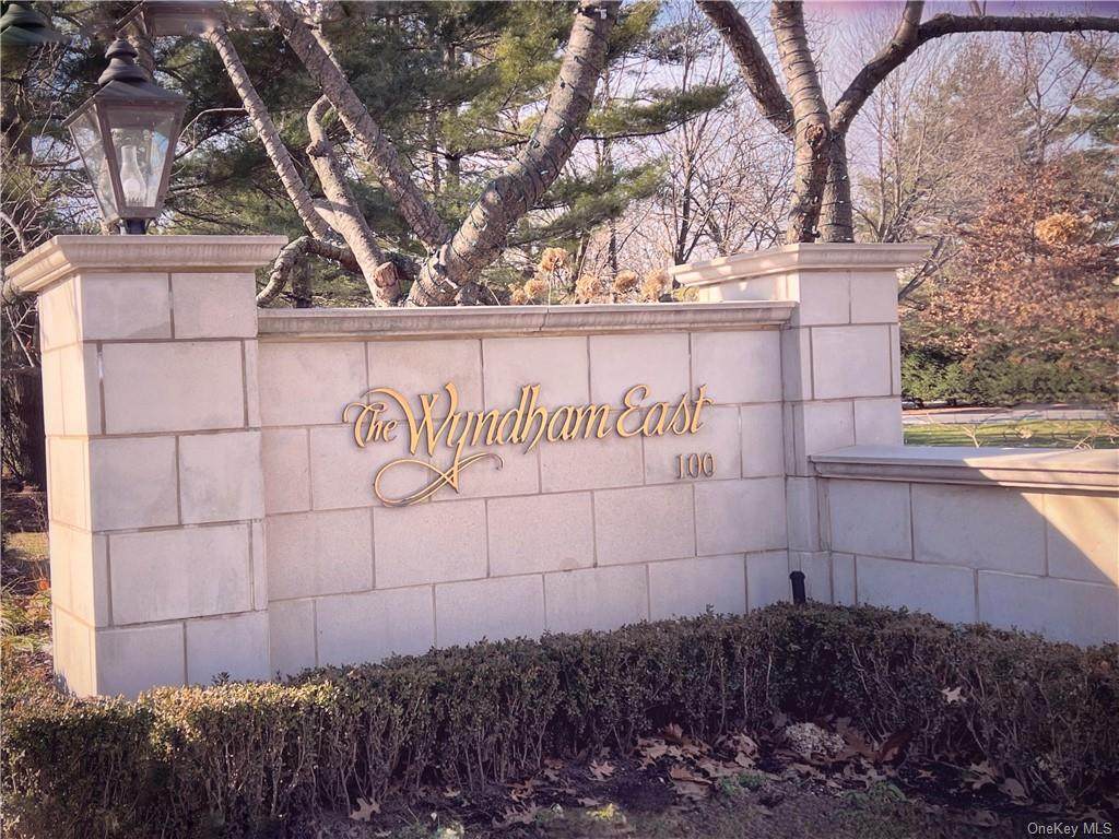 100 Hilton Avenue - Photo 1