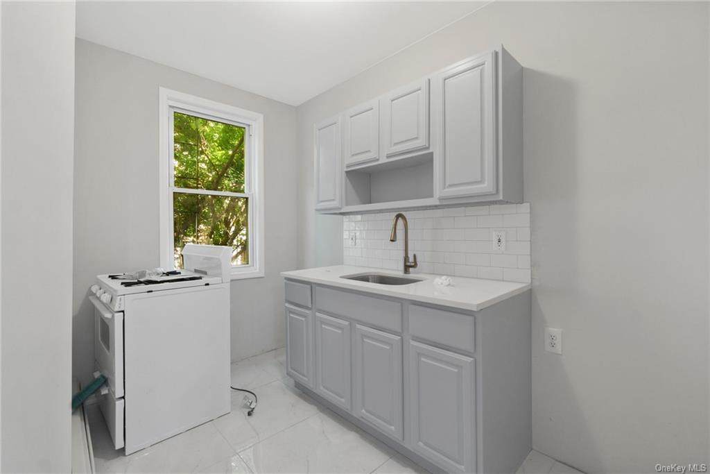 4103 Bronxwood Avenue - Photo 1