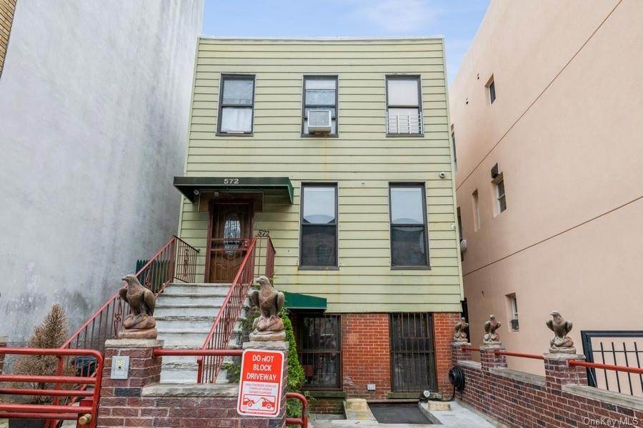 572 39th Street - Photo 1