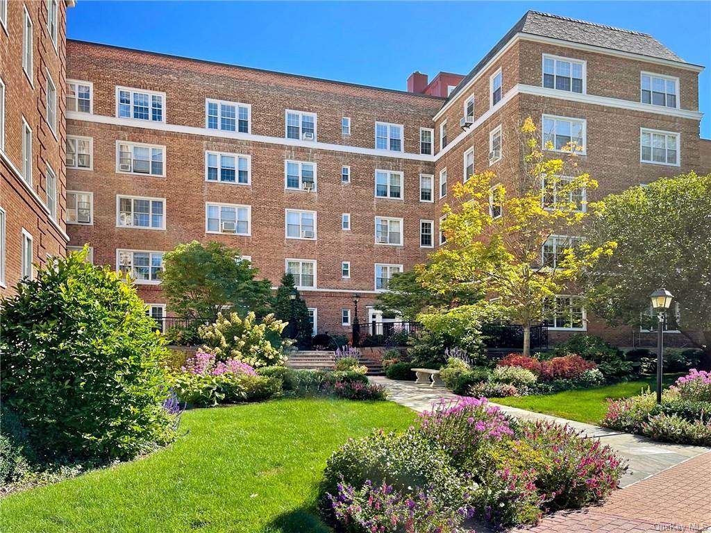 8 Midland Gardens - Photo 1