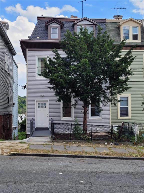 28 Vineyard Avenue - Photo 1