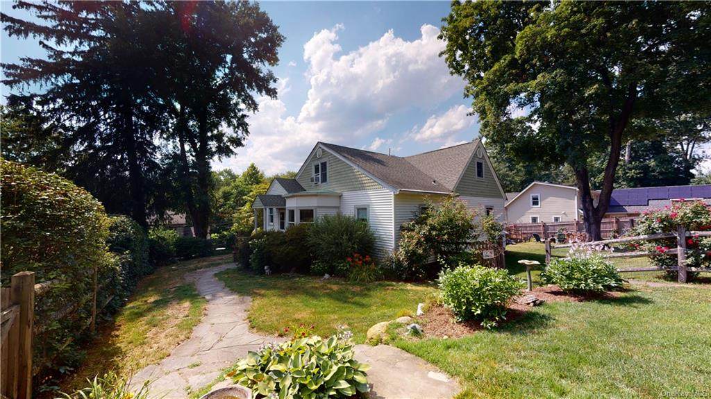22 Tompkins Avenue - Photo 1