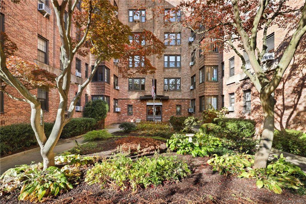35 Parkview Avenue - Photo 1