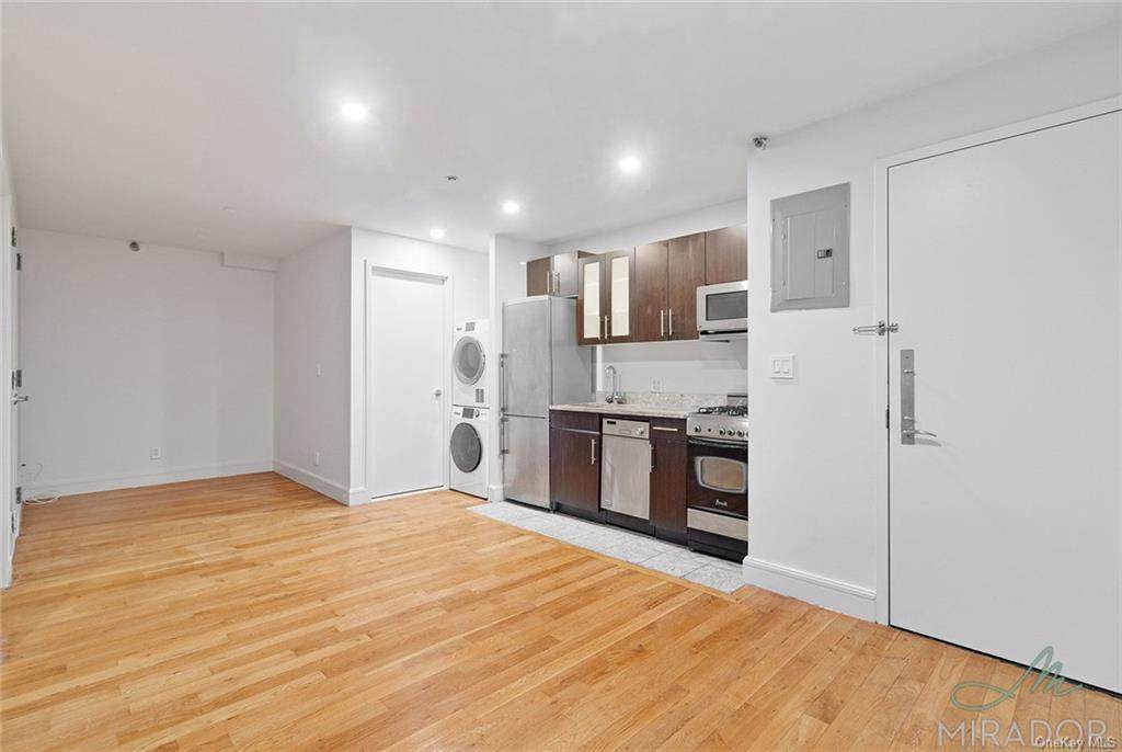 636 E 11th Street - Photo 1