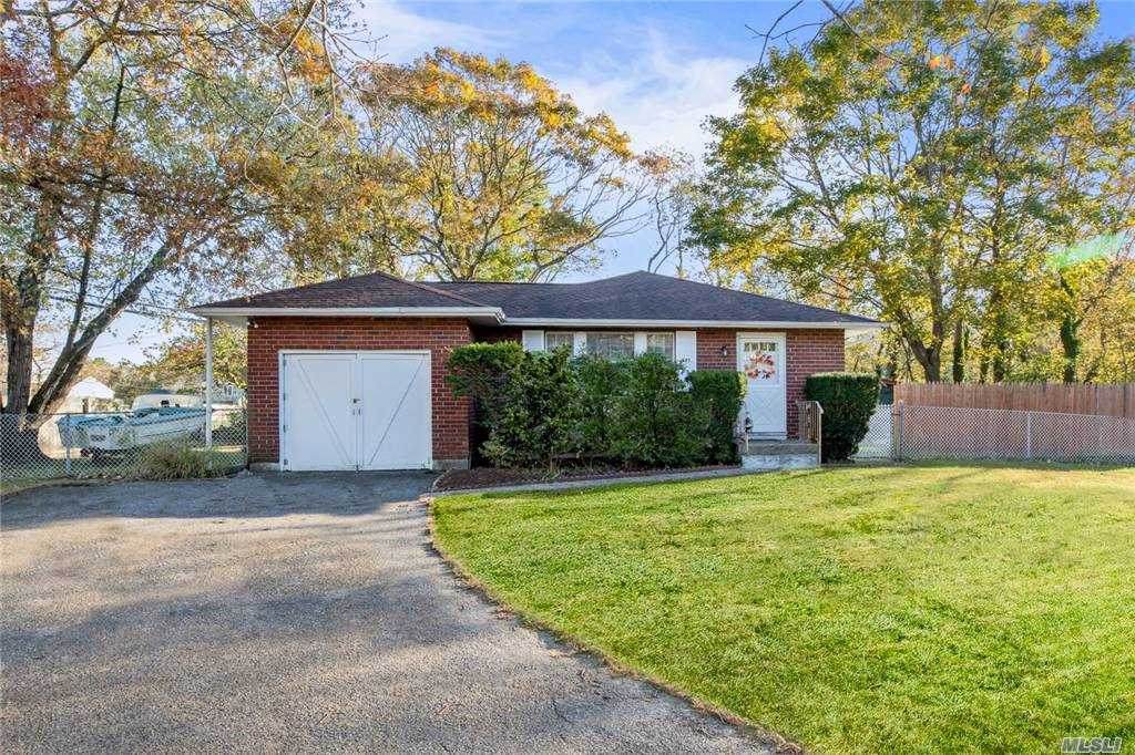 217 Oakdale Bohemia Road - Photo 1