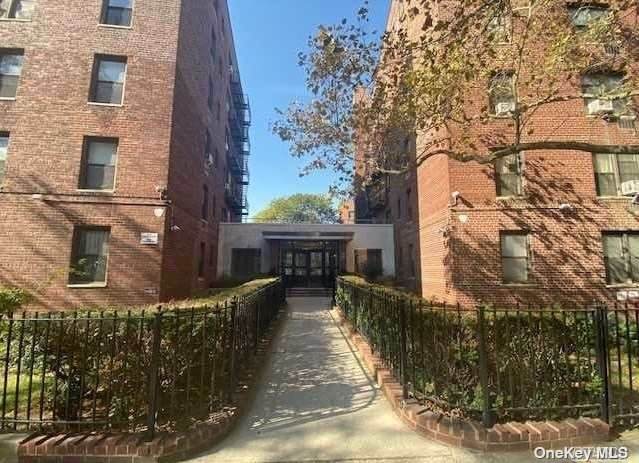 141-05 Pershing Crescent - Photo 1