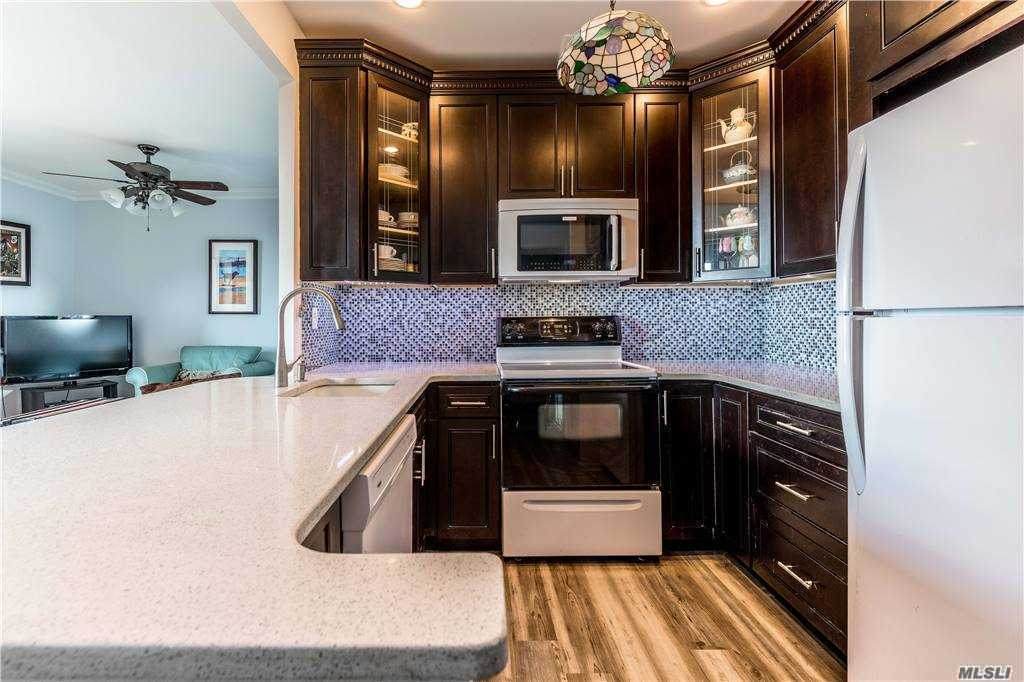 100 Broadway - Photo 1
