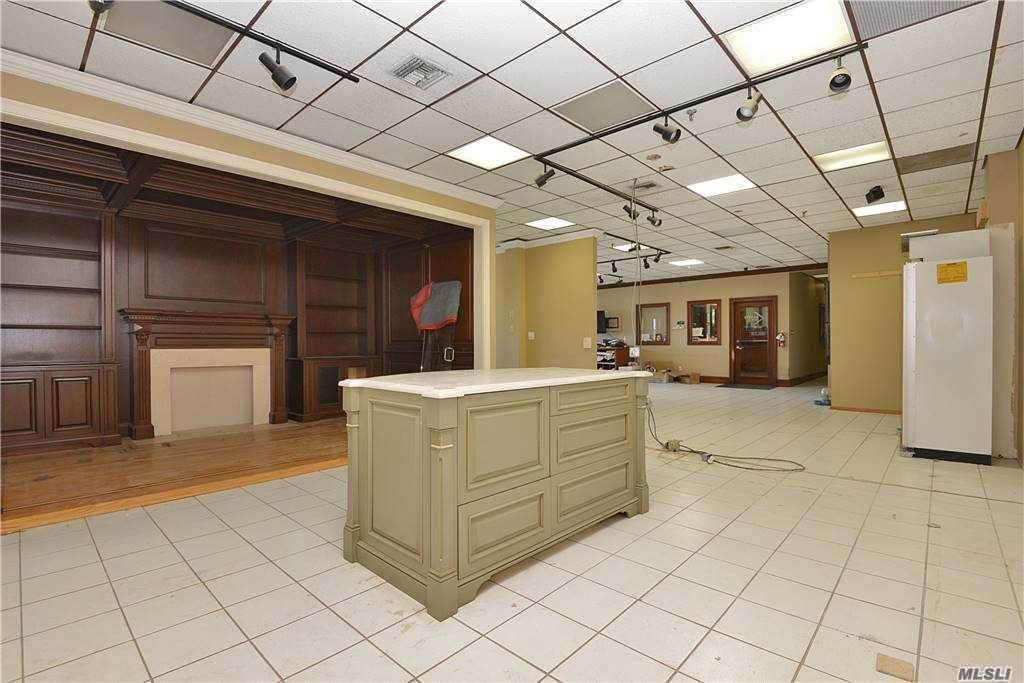 42-02 Astoria Boulevard - Photo 1