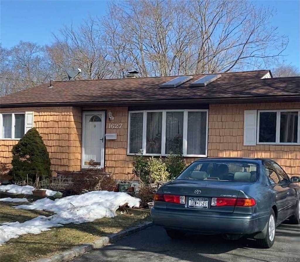 1627 Gardiner Drive - Photo 1