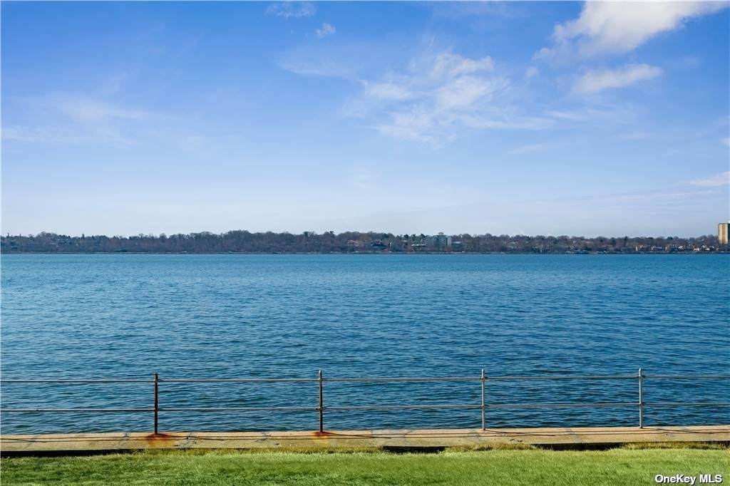 4 Shorecliff Place - Photo 1